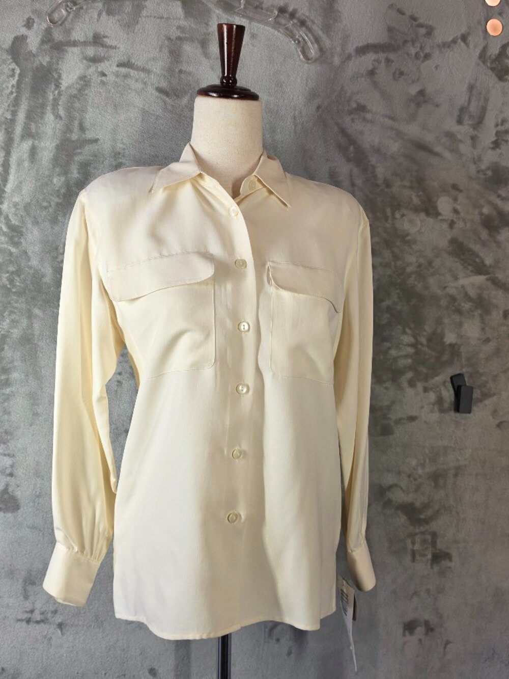 Liz Claiborne Petite Collection 100% Silk Blouse NWT Ivory Shoulder Pads